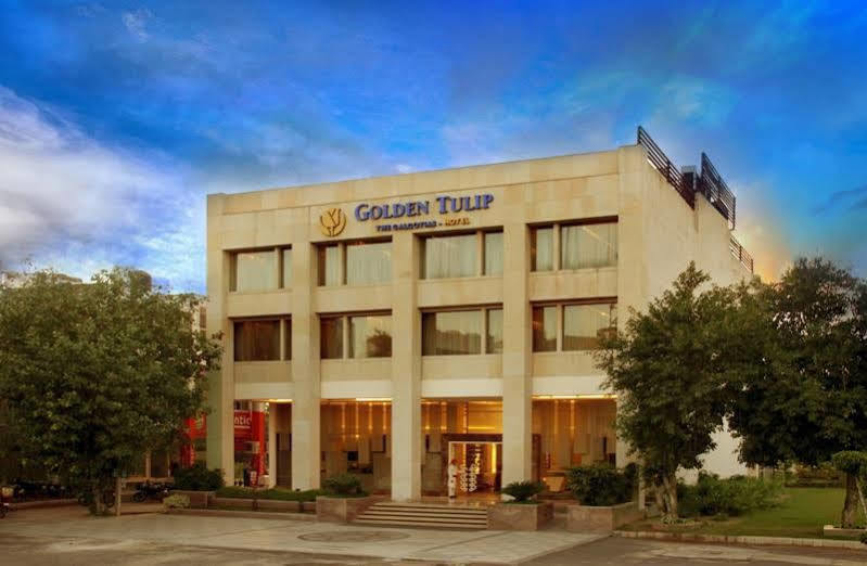 The Galgotias Hotel Gurugram Gurgaon Bagian luar foto